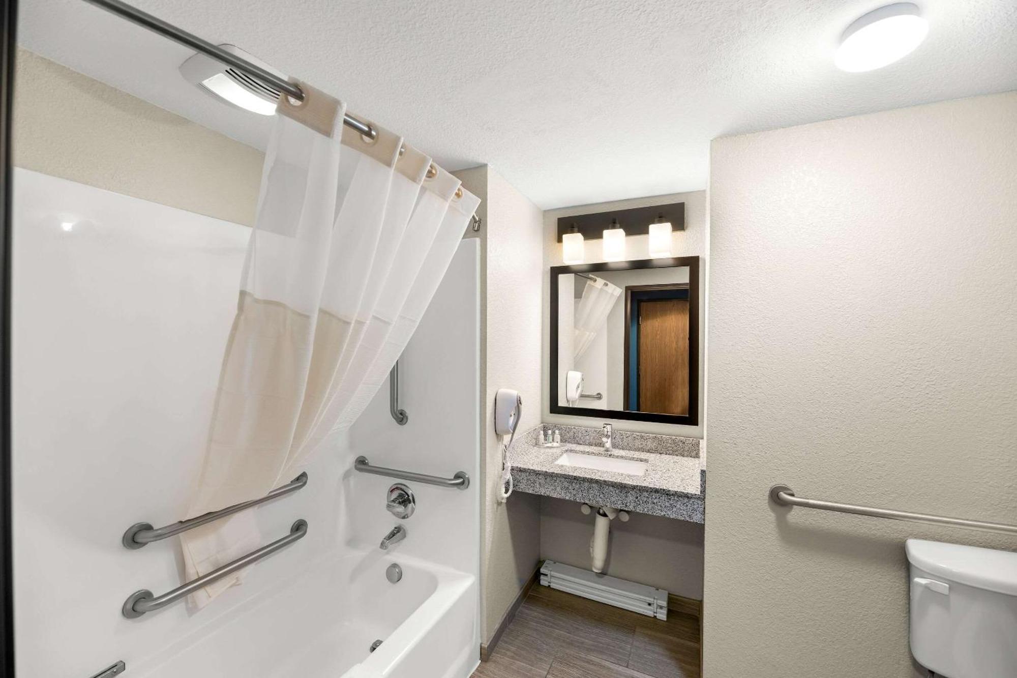 Quality Inn & Suites Big Spring Bagian luar foto