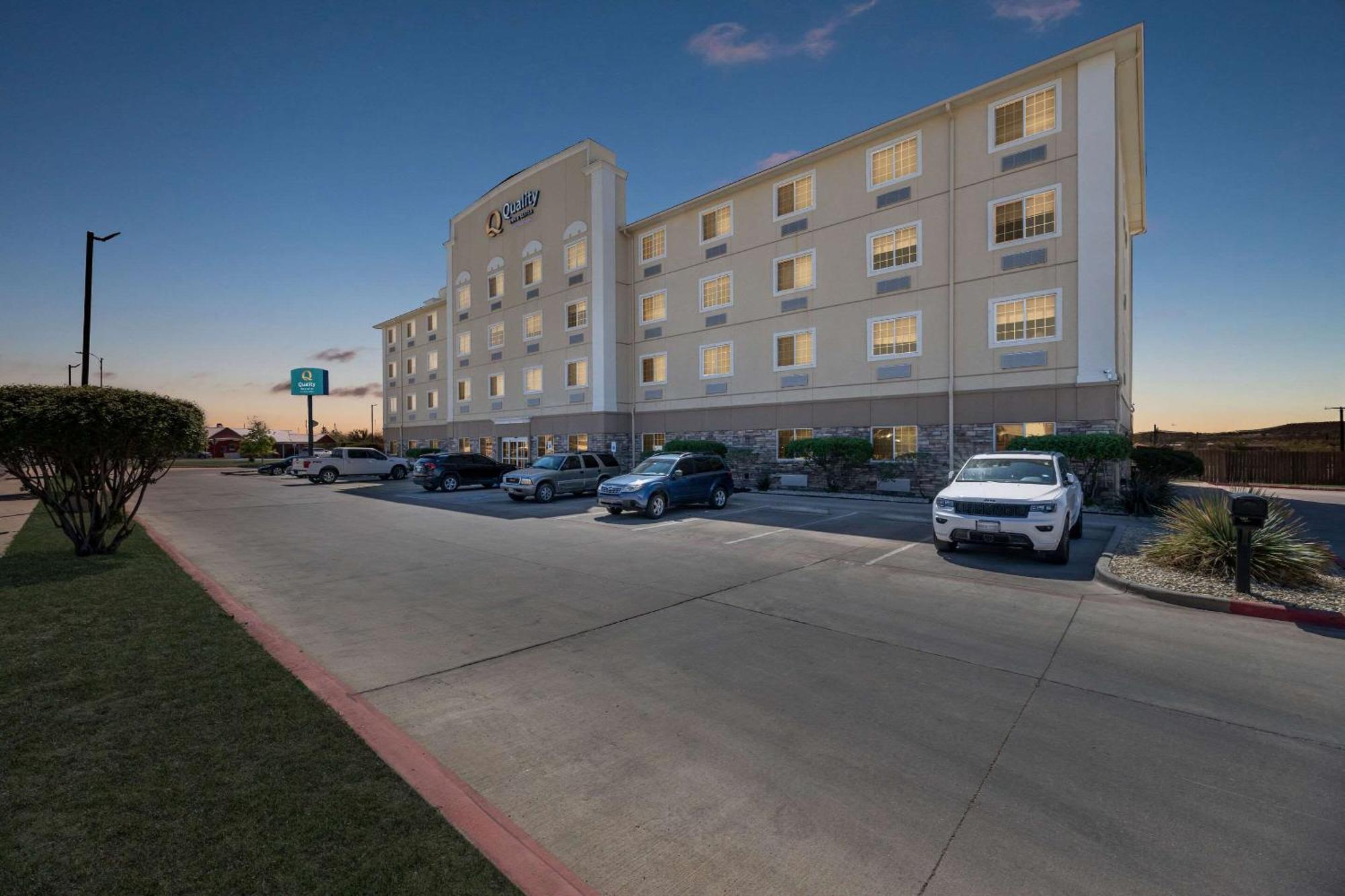 Quality Inn & Suites Big Spring Bagian luar foto