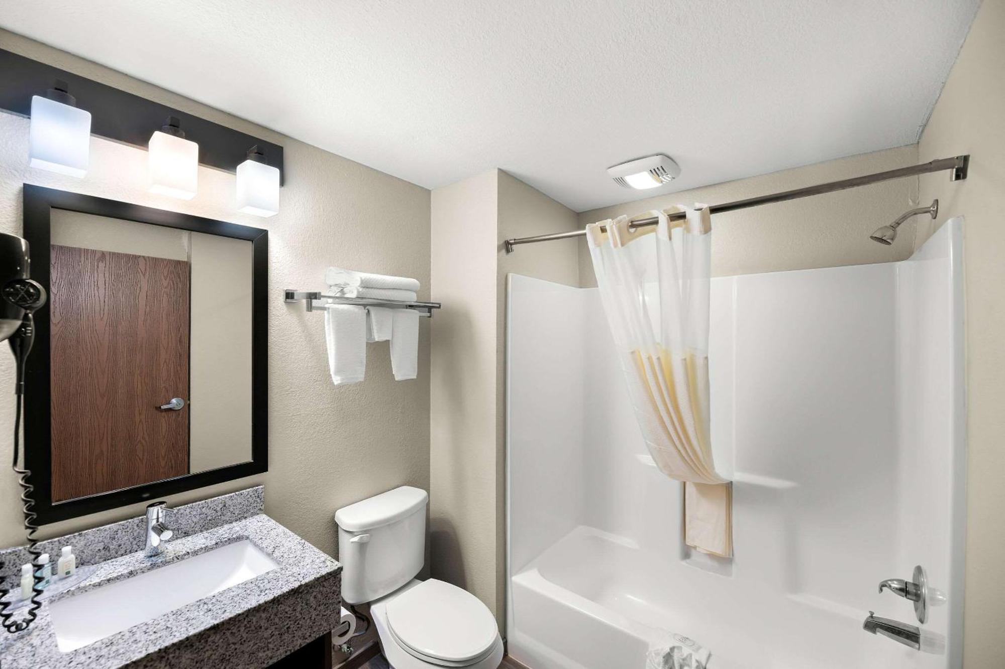 Quality Inn & Suites Big Spring Bagian luar foto