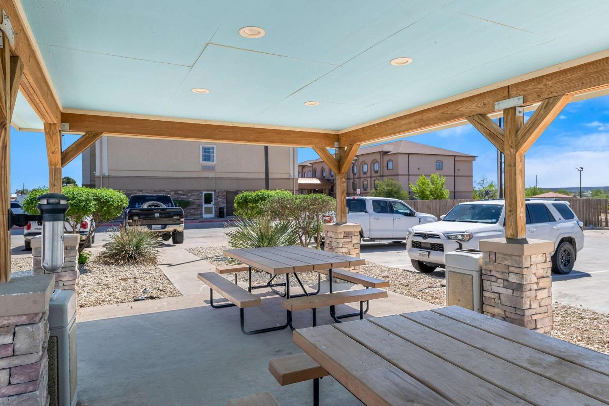 Quality Inn & Suites Big Spring Bagian luar foto