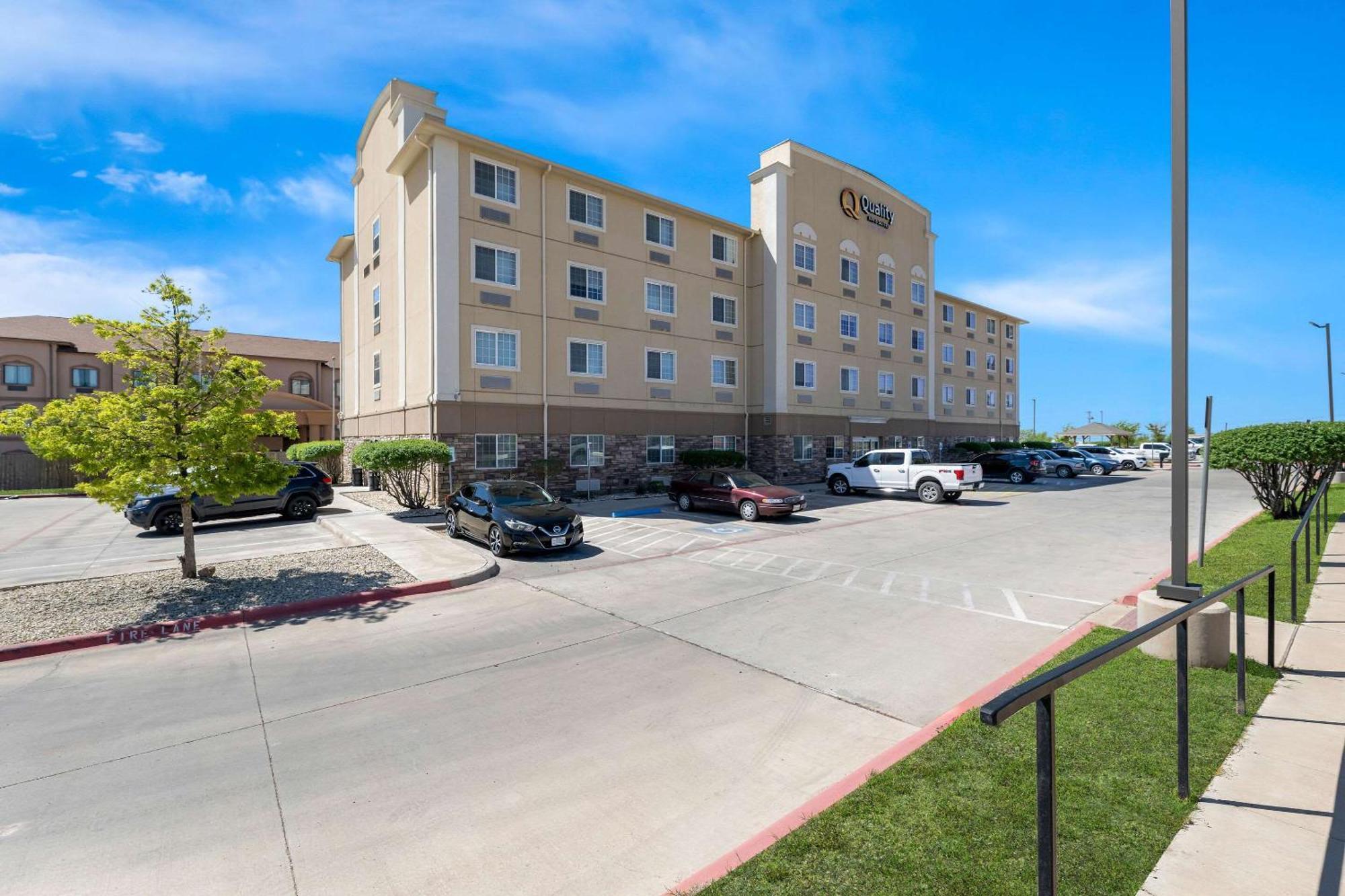 Quality Inn & Suites Big Spring Bagian luar foto