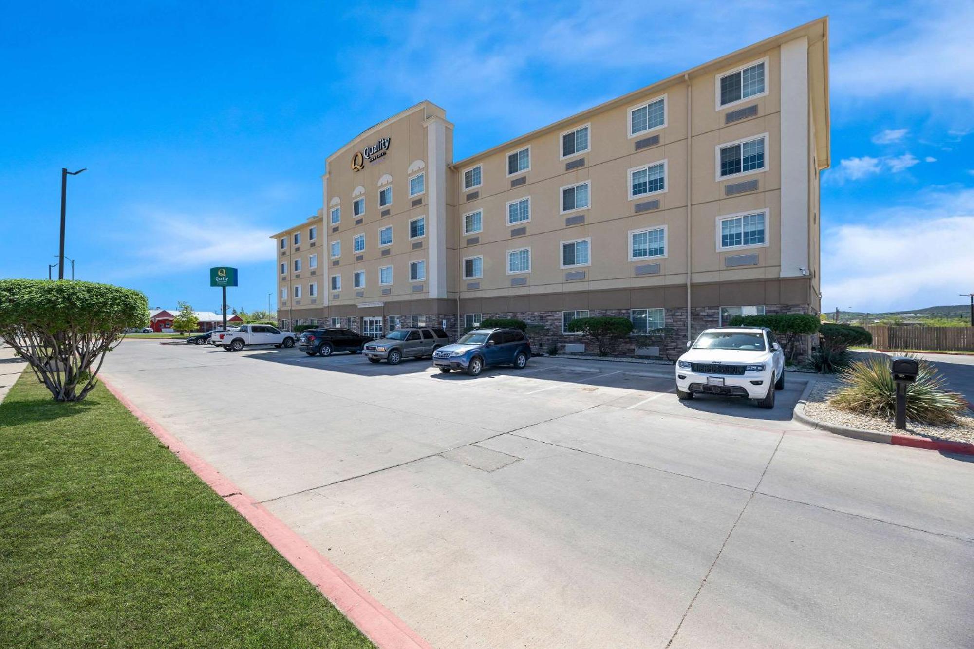 Quality Inn & Suites Big Spring Bagian luar foto